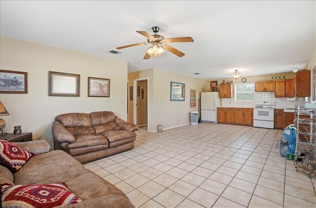 731 County Road 325, George West, TX 78022