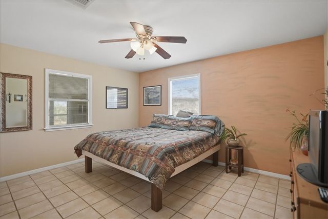 731 County Road 325, George West, TX 78022