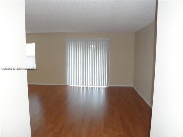 18111 NW 68th Ave I208, Hialeah, FL 33015