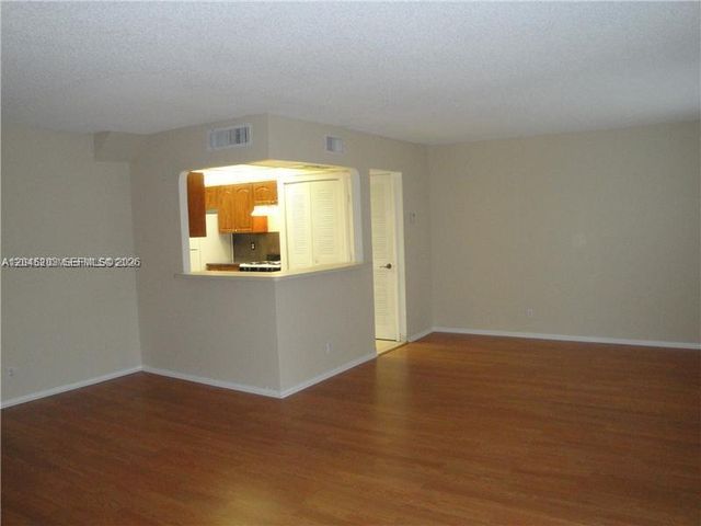 18111 NW 68th Ave I208, Hialeah, FL 33015