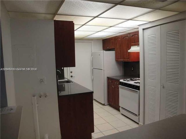 18111 NW 68th Ave I208, Hialeah, FL 33015