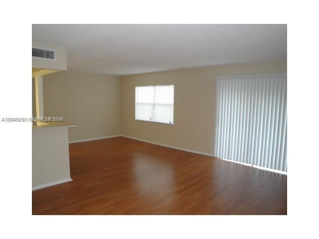 18111 NW 68th Ave I208, Hialeah, FL 33015