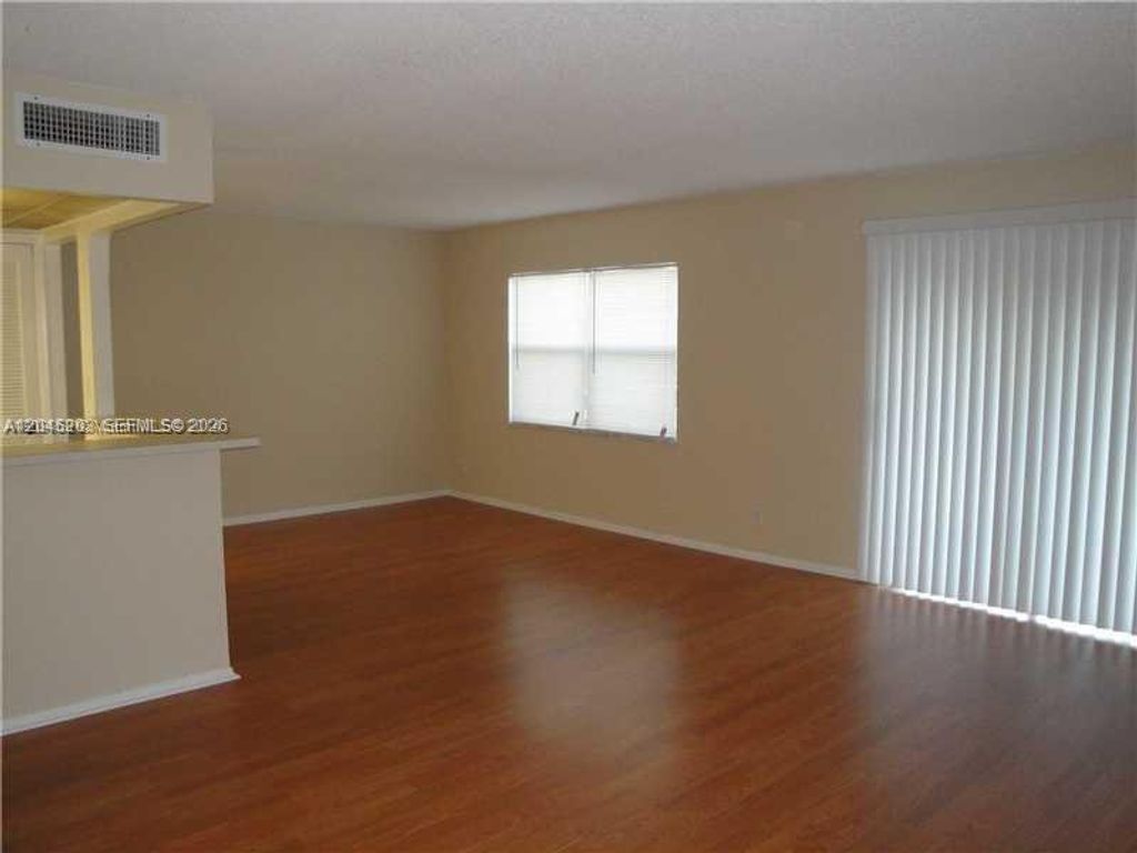 18111 NW 68th Ave I208, Hialeah, FL 33015