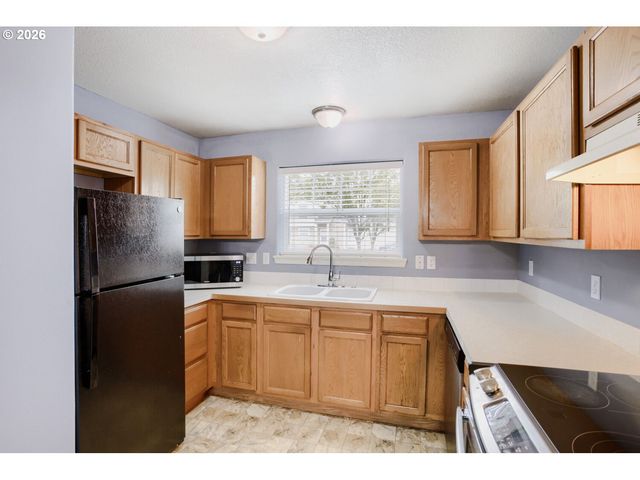 19155 Se YAMHILL St 17, Portland, OR 97233