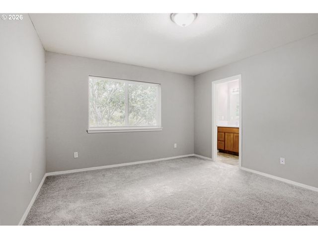 19155 Se YAMHILL St 17, Portland, OR 97233