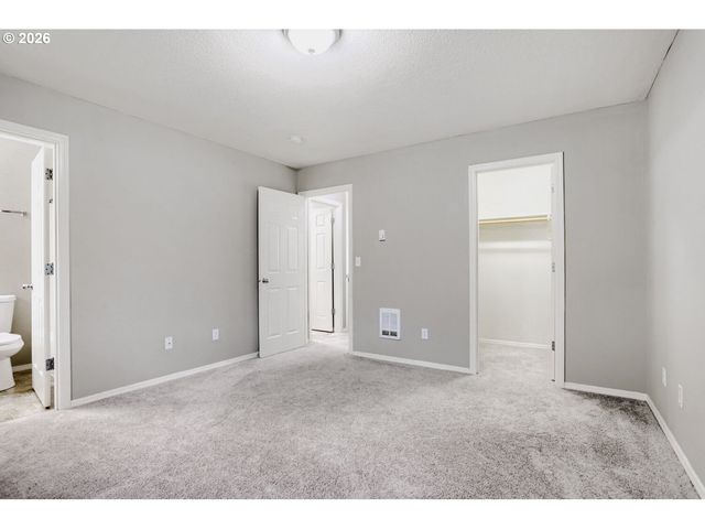19155 Se YAMHILL St 17, Portland, OR 97233