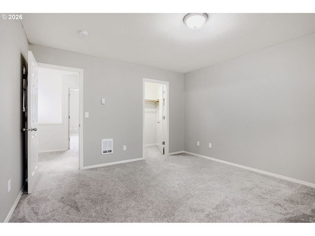 19155 Se YAMHILL St 17, Portland, OR 97233