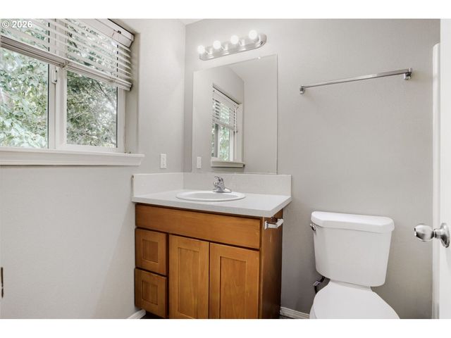 19155 Se YAMHILL St 17, Portland, OR 97233