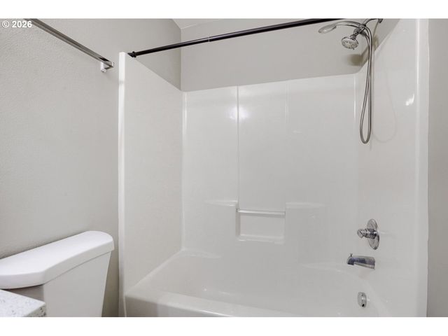 19155 Se YAMHILL St 17, Portland, OR 97233