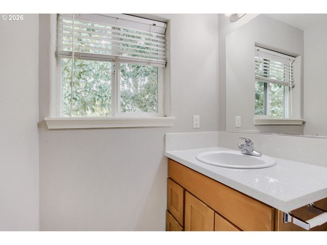 19155 Se YAMHILL St 17, Portland, OR 97233