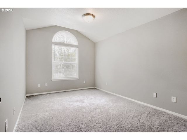 19155 Se YAMHILL St 17, Portland, OR 97233