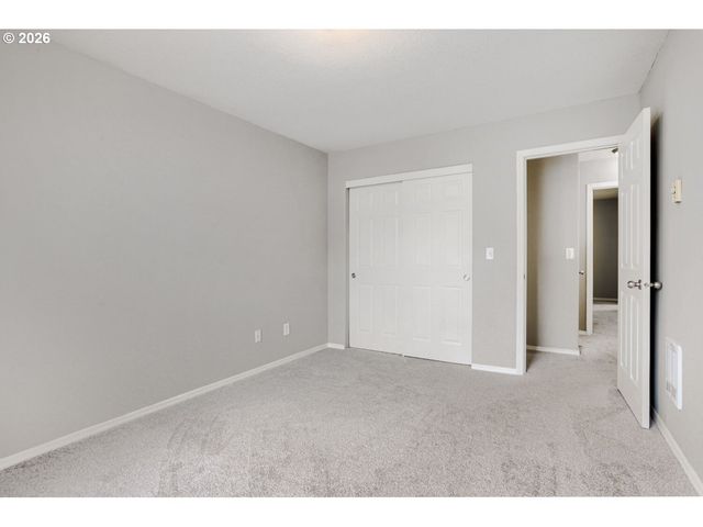 19155 Se YAMHILL St 17, Portland, OR 97233