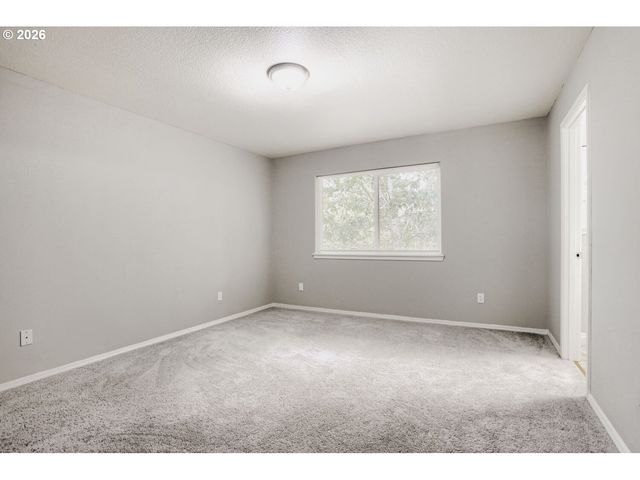 19155 Se YAMHILL St 17, Portland, OR 97233