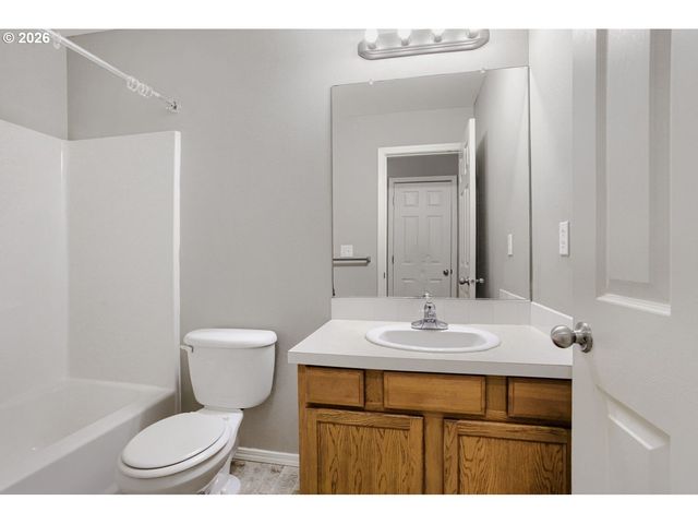 19155 Se YAMHILL St 17, Portland, OR 97233