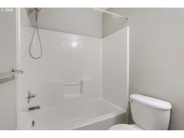 19155 Se YAMHILL St 17, Portland, OR 97233