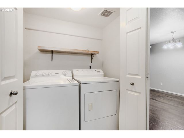 19155 Se YAMHILL St 17, Portland, OR 97233