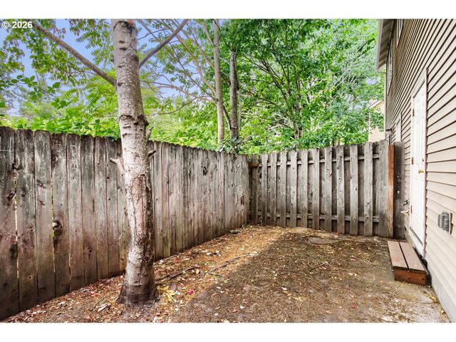 19155 Se YAMHILL St 17, Portland, OR 97233