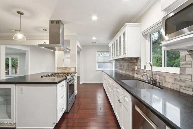 1255 Oak Circle Drive, Glendale, CA 91208