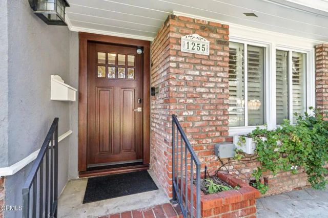 1255 Oak Circle Drive, Glendale, CA 91208