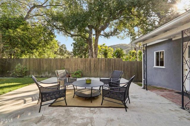 1255 Oak Circle Drive, Glendale, CA 91208