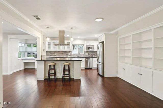 1255 Oak Circle Drive, Glendale, CA 91208