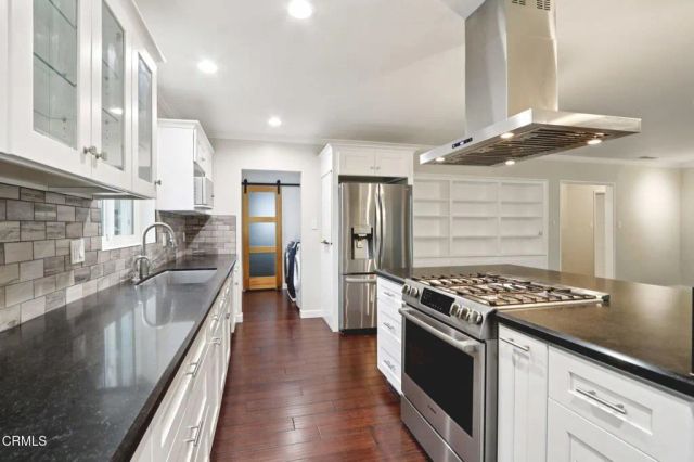 1255 Oak Circle Drive, Glendale, CA 91208