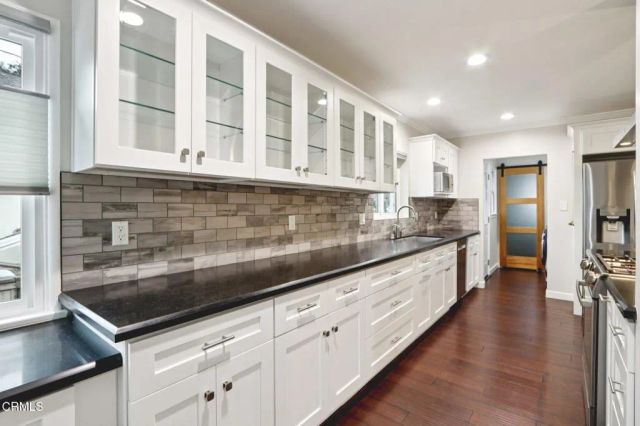 1255 Oak Circle Drive, Glendale, CA 91208