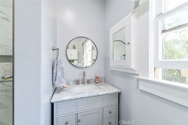406 E Walnut, Santa Ana, CA 92701