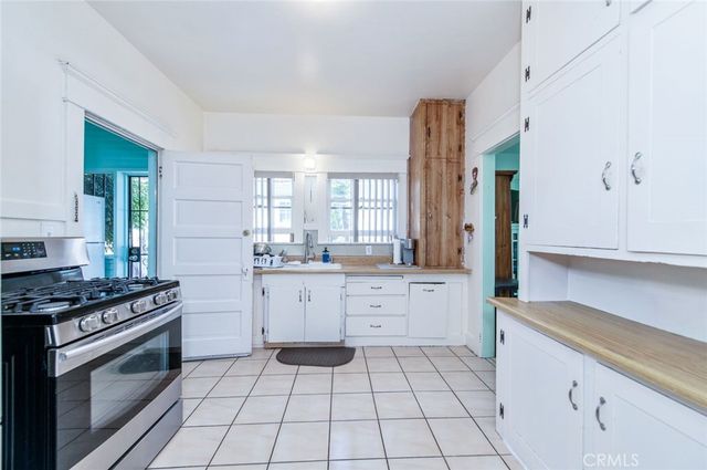 406 E Walnut, Santa Ana, CA 92701