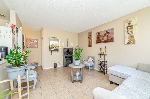 406 E Walnut, Santa Ana, CA 92701