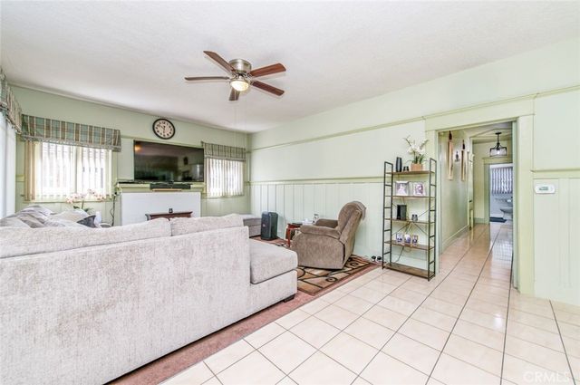 406 E Walnut, Santa Ana, CA 92701