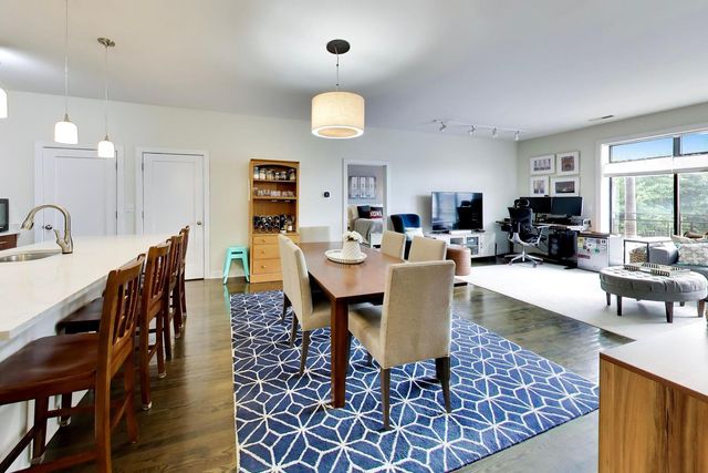 3028 W ROSCOE Street 203, Chicago, IL 60618