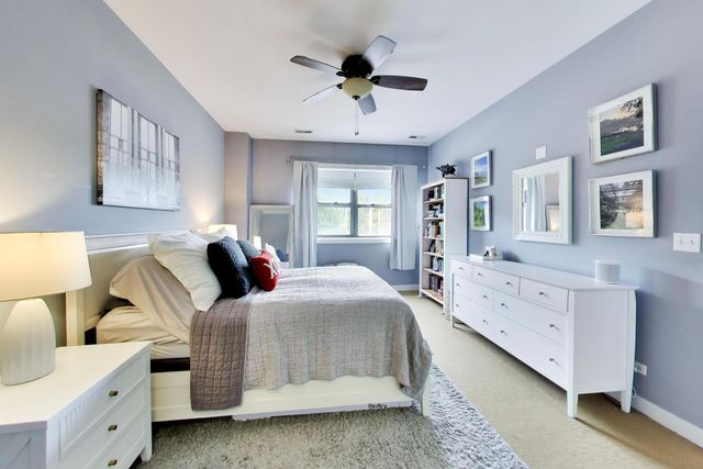 3028 W ROSCOE Street 203, Chicago, IL 60618
