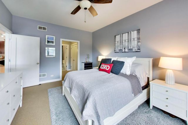 3028 W ROSCOE Street 203, Chicago, IL 60618