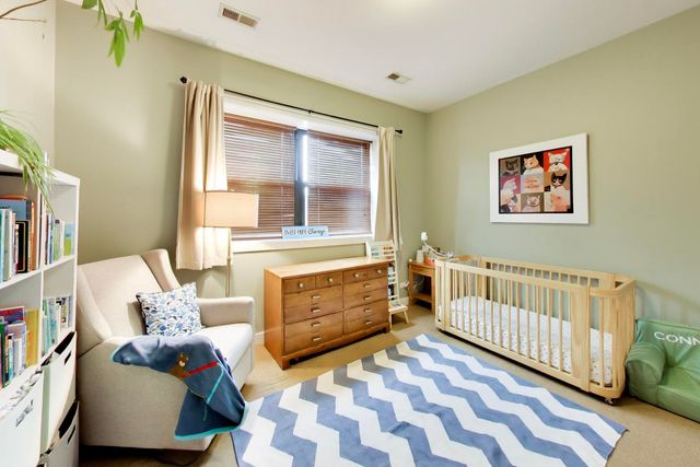 3028 W ROSCOE Street 203, Chicago, IL 60618
