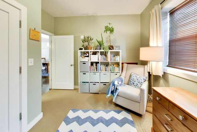3028 W ROSCOE Street 203, Chicago, IL 60618