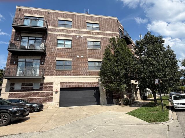 3028 W ROSCOE Street 203, Chicago, IL 60618