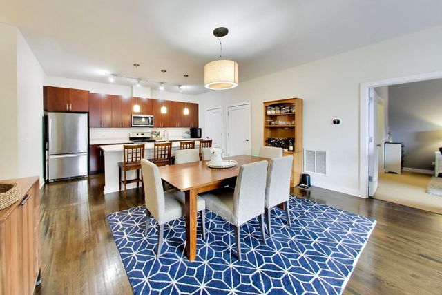 3028 W ROSCOE Street 203, Chicago, IL 60618