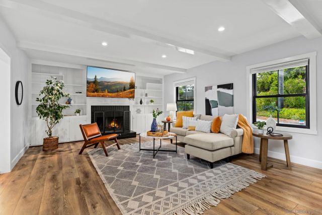 2335 Ivy Rd, Oceanside, CA 92054