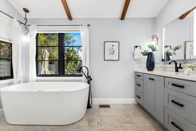 2335 Ivy Rd, Oceanside, CA 92054