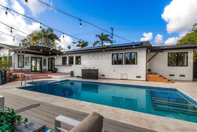 2335 Ivy Rd, Oceanside, CA 92054