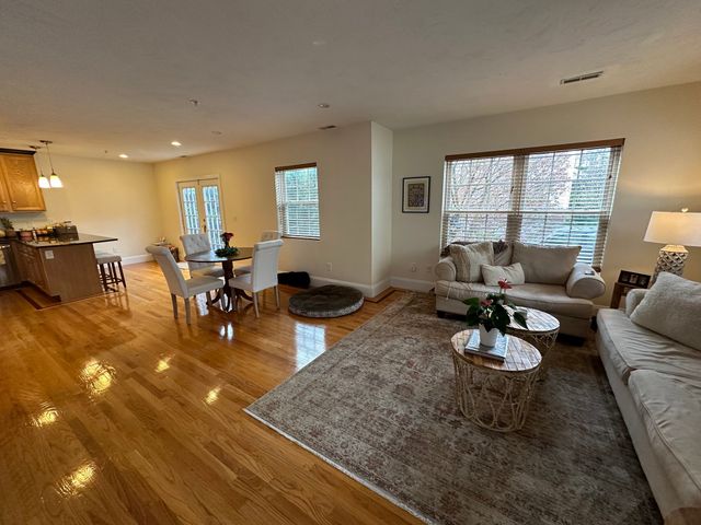 8 Grant St 15, Natick, MA 01760