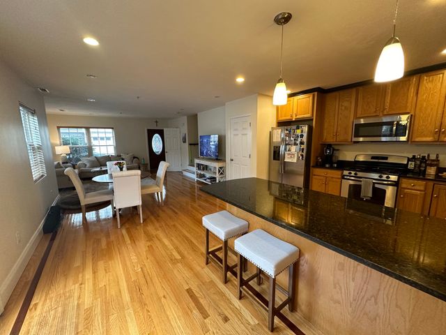 8 Grant St 15, Natick, MA 01760