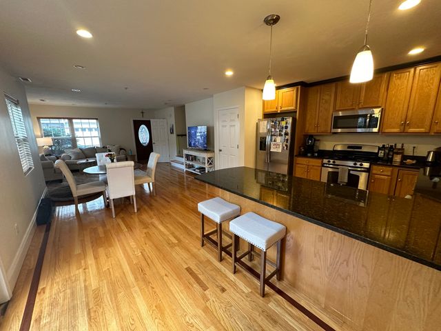 8 Grant St 15, Natick, MA 01760