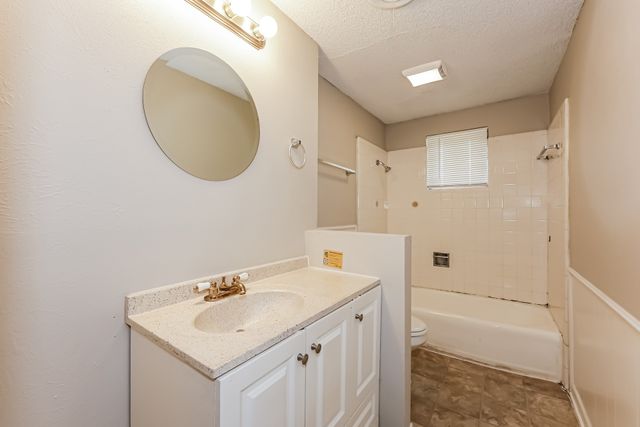 902 Poinsettia Drive, Lancaster, TX 75146