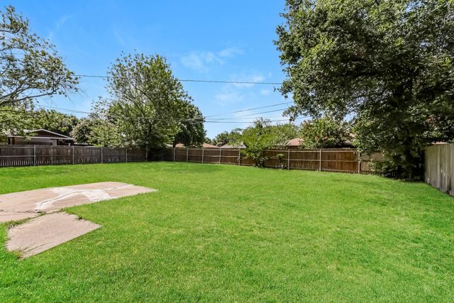 902 Poinsettia Drive, Lancaster, TX 75146