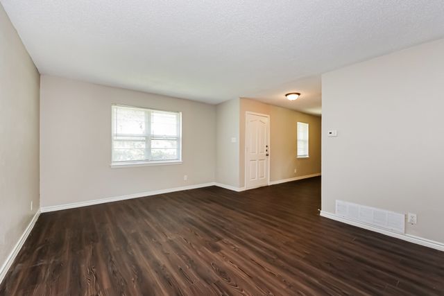 902 Poinsettia Drive, Lancaster, TX 75146