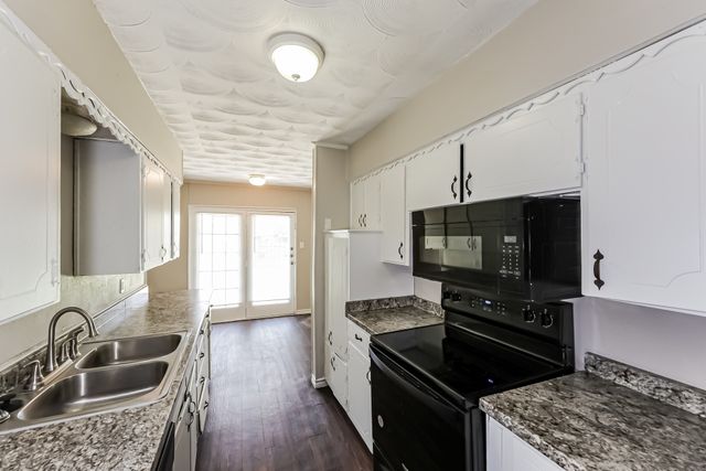 902 Poinsettia Drive, Lancaster, TX 75146