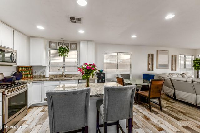 2910 E WINDSONG Drive, Phoenix, AZ 85048