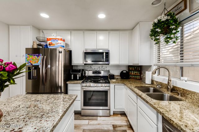 2910 E WINDSONG Drive, Phoenix, AZ 85048